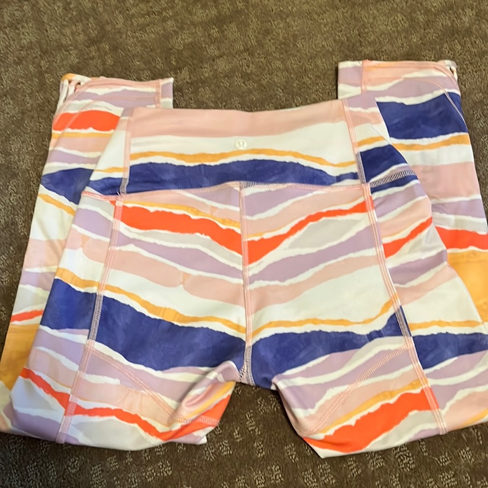 Lululemon Special edition Crops- size 6